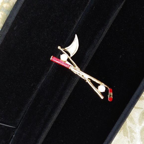 Vintage Gerry's Golf Flagstick and Club Brooch in a Gold Tone - Picture 5 of 12